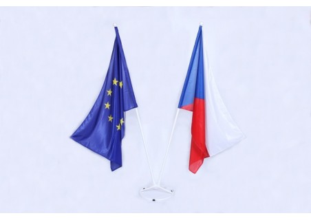 Komplet:: interiérový stojan, žerdě, vlajky ČR a EU
